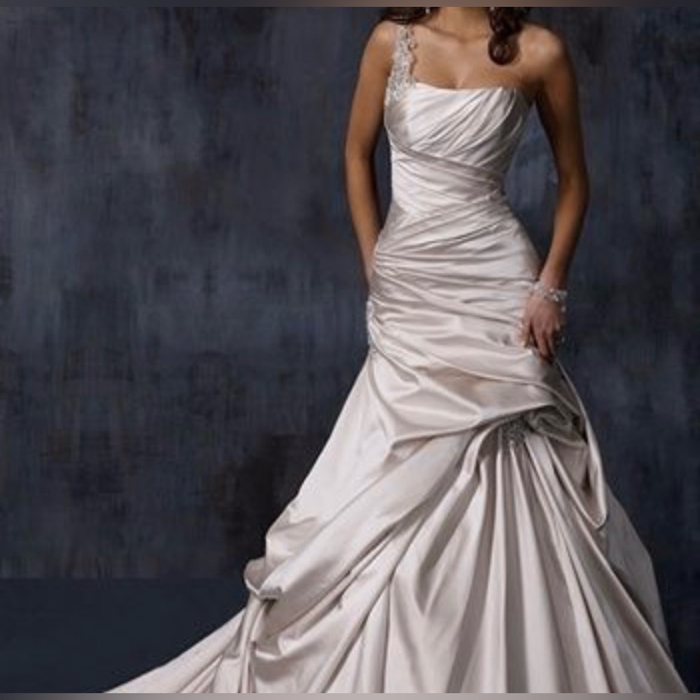 Maggie Sottero Fiorella Wedding Gown